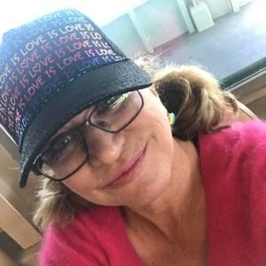 Meet your Posher, Lorie